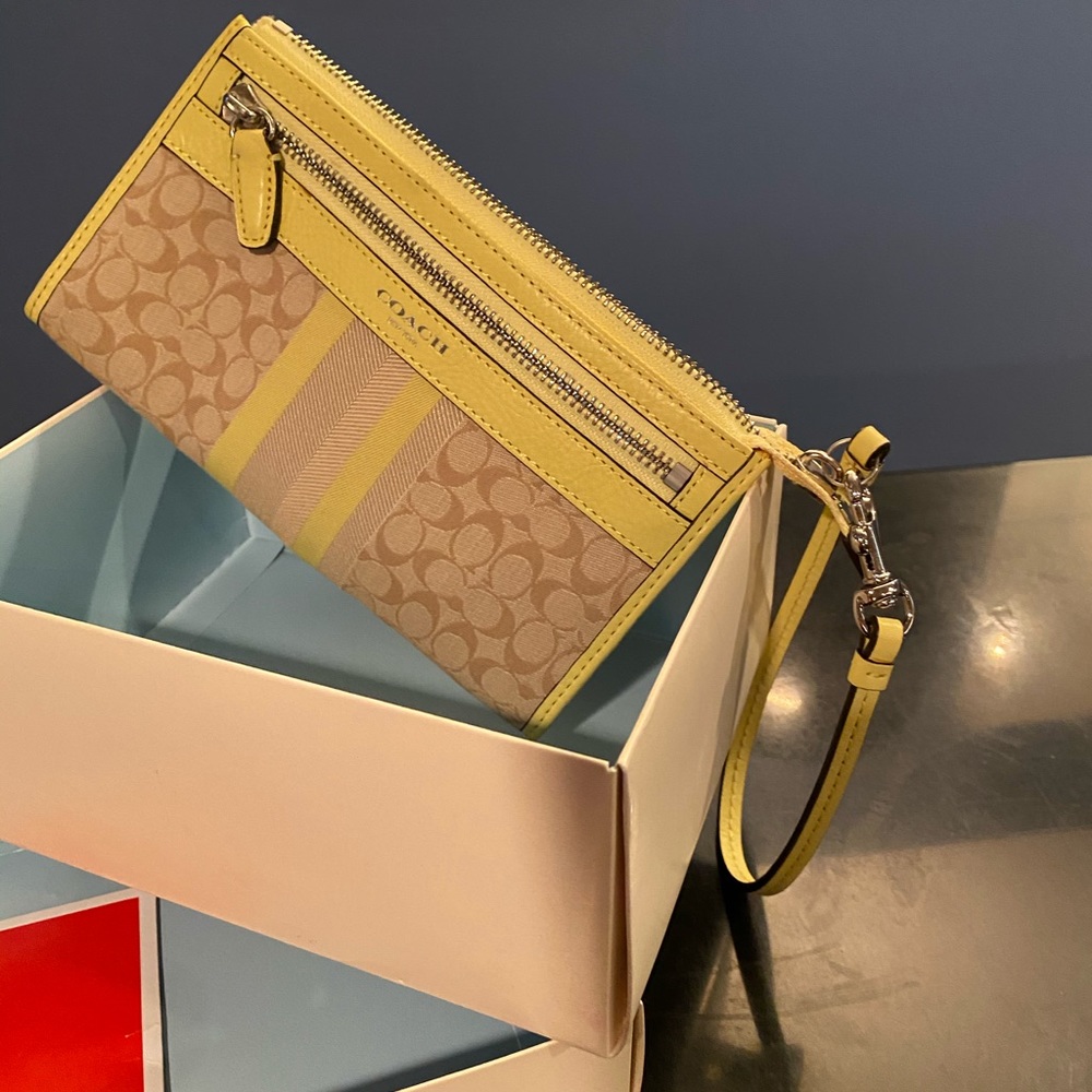 New Authentic Coach Wristlet